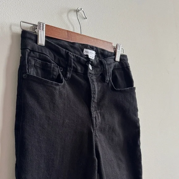 Good American NEVER FADES GOOD PETITE STRAIGHT JEANS - Picture 11 of 15